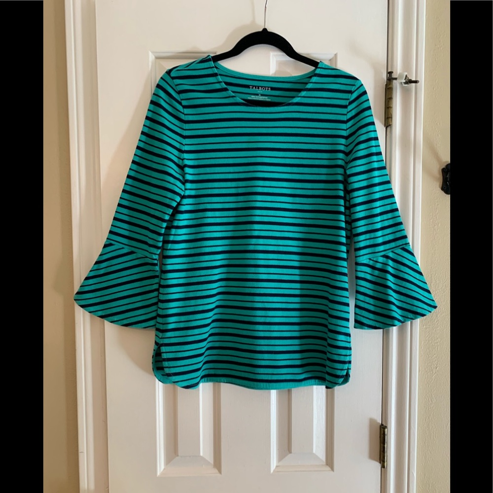 Talbots, cotton knit top, w/bell sleeve
Sz M
Very Good Condition